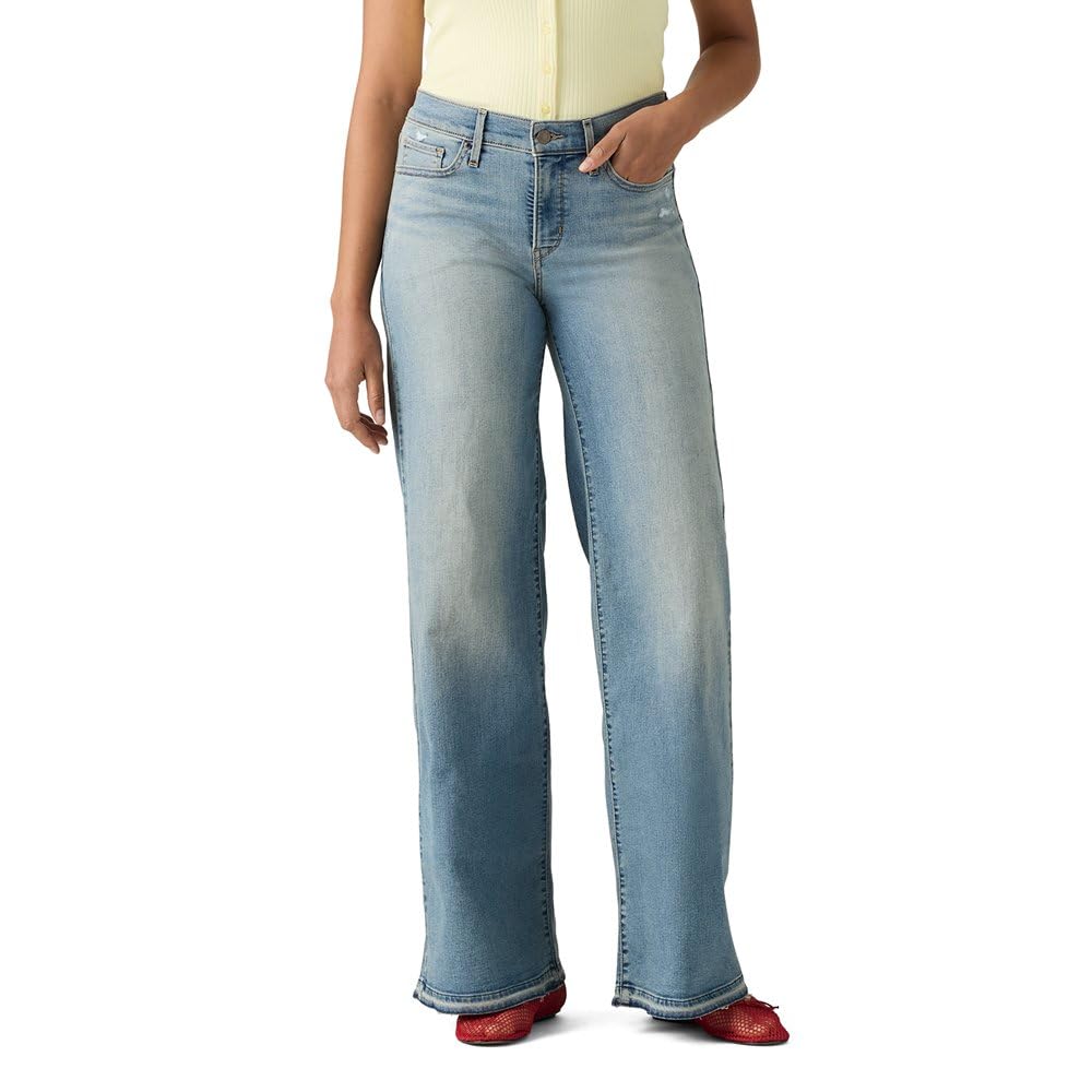Detail of the front pockets and shaping panel on women's 318 shaping wide-leg jeans