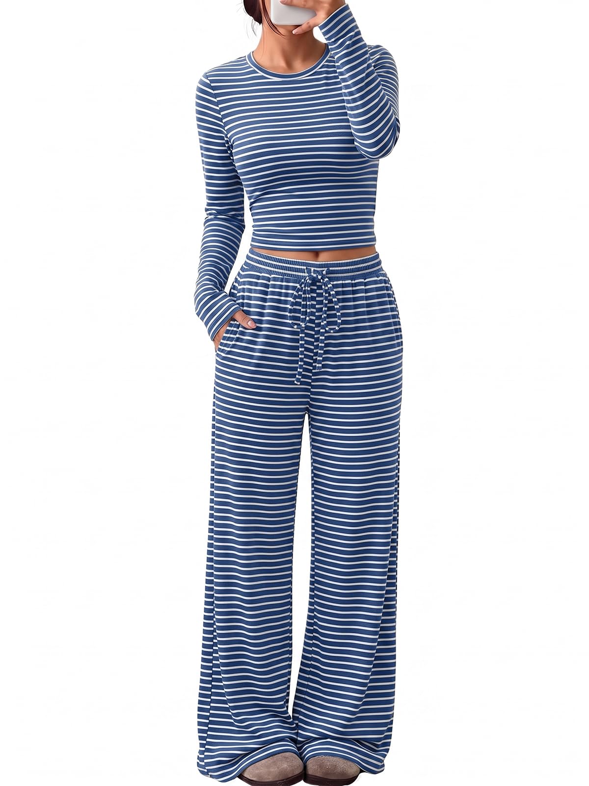 Model stretching in the relaxed two piece lounge set