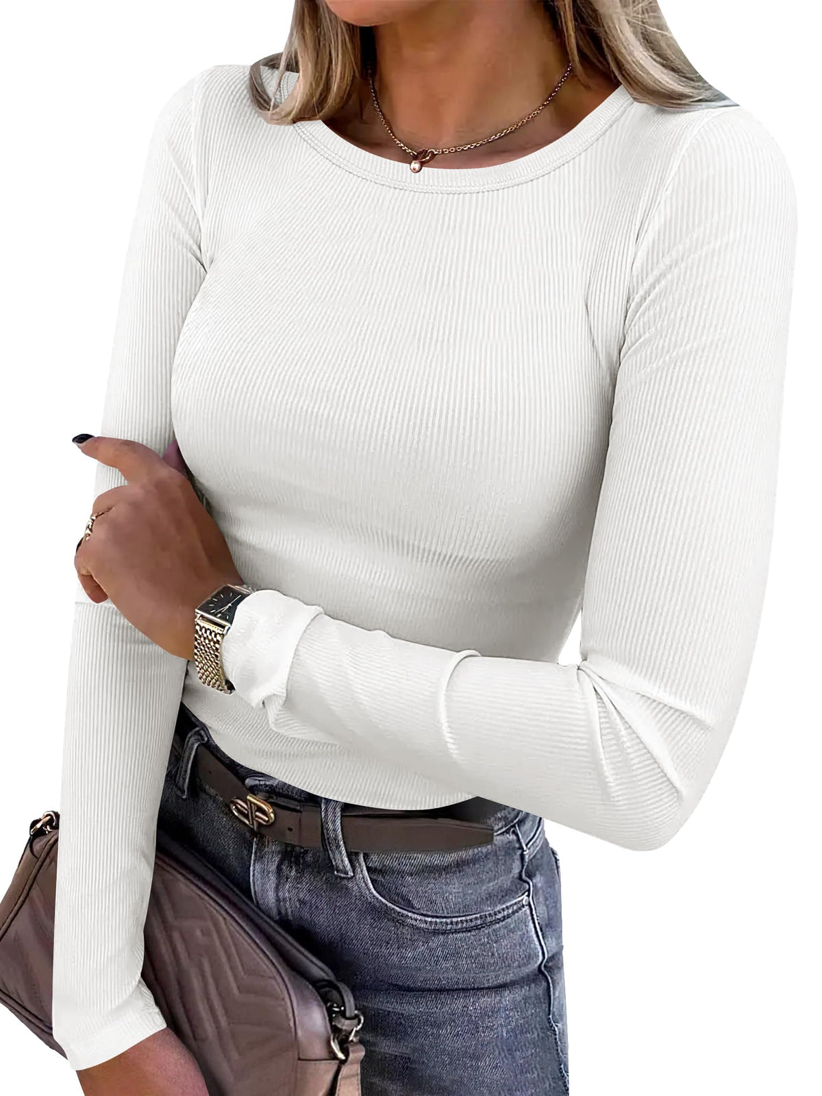 Hem detail of the fitted ribbed long sleeve shirt